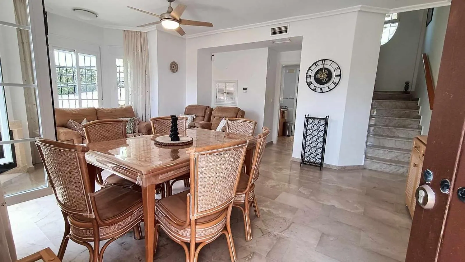Superb 3 Beds Jardines De Casares Villa 0*,